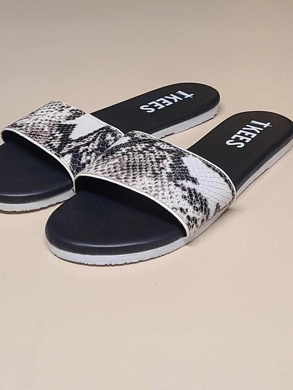 Tkees Snakeskin print leather slide sandals size 8